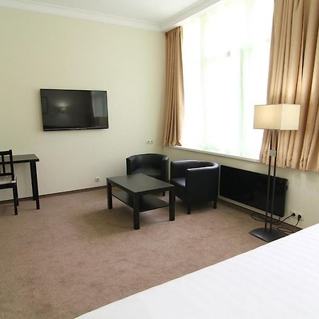 Hotel Continent Gagra Bagian luar foto