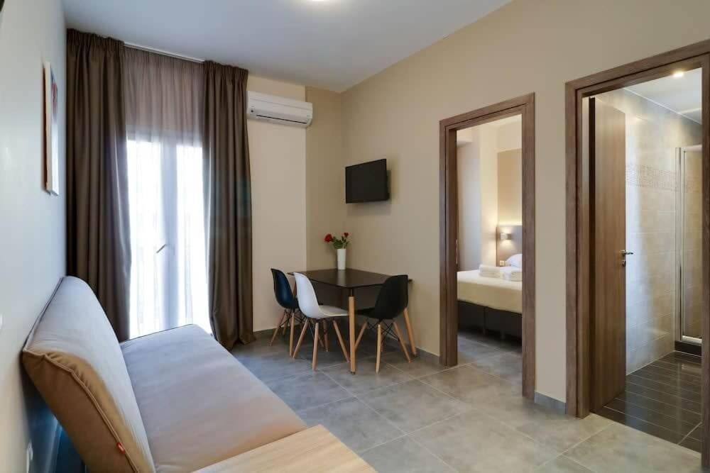 Hotel Continent Gagra Bagian luar foto