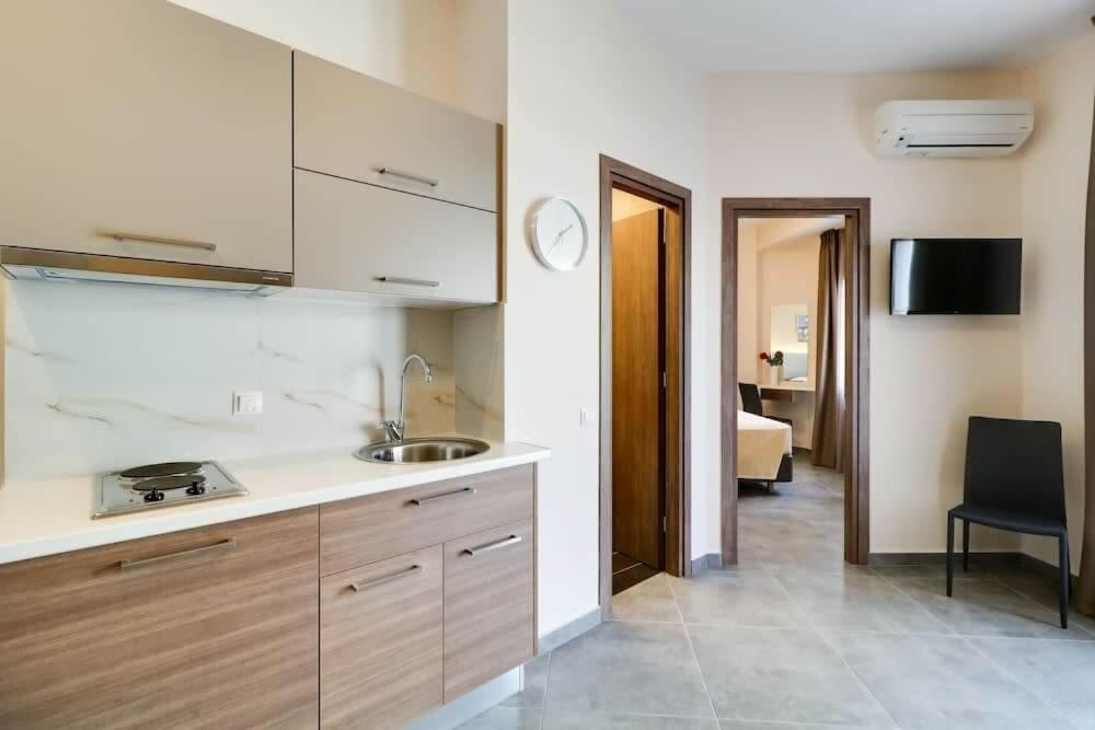 Hotel Continent Gagra Bagian luar foto