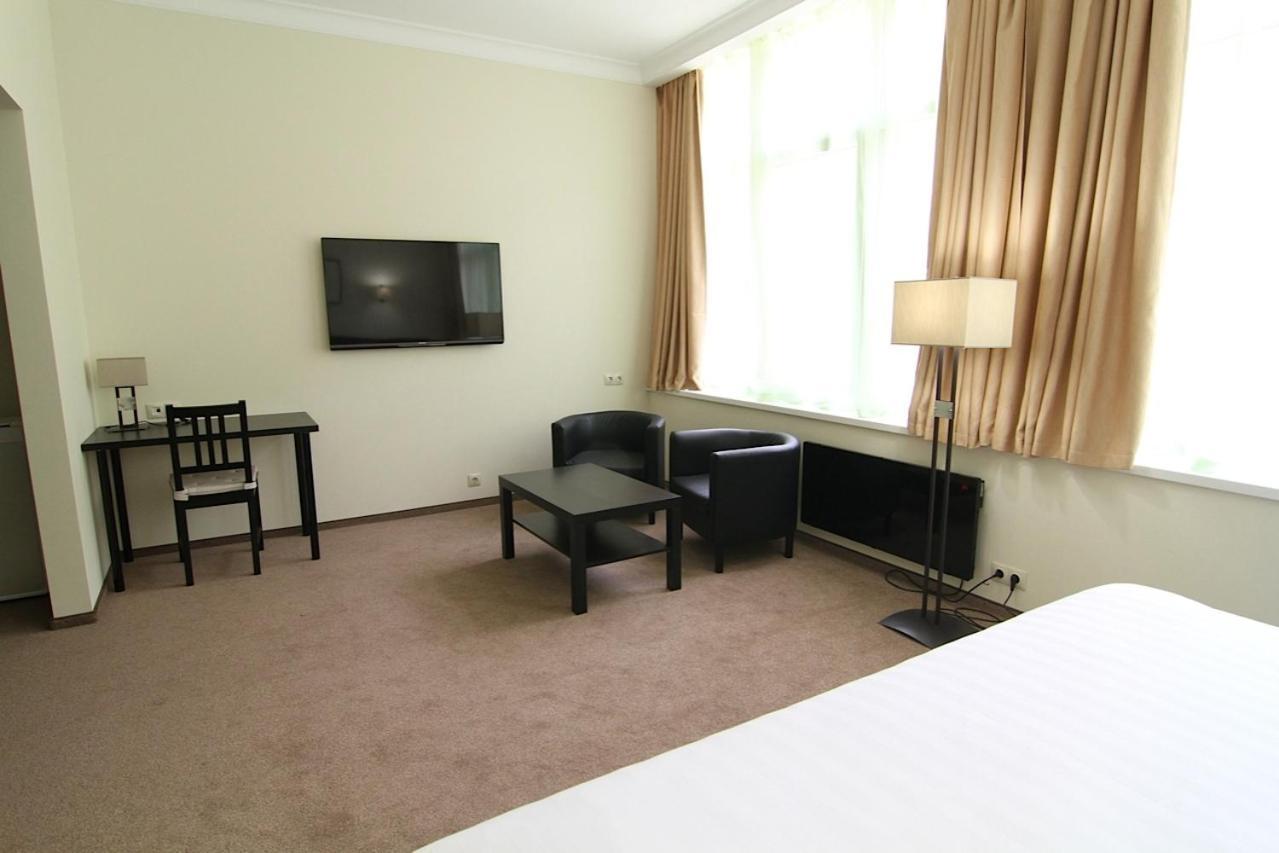 Hotel Continent Gagra Bagian luar foto