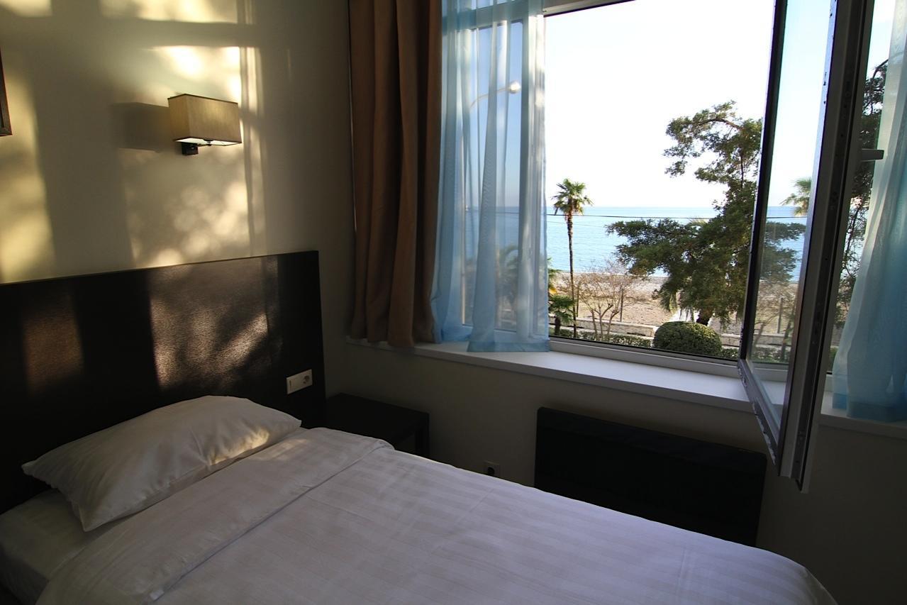 Hotel Continent Gagra Bagian luar foto